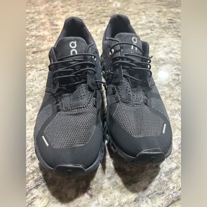 Black ON Cloud shoes